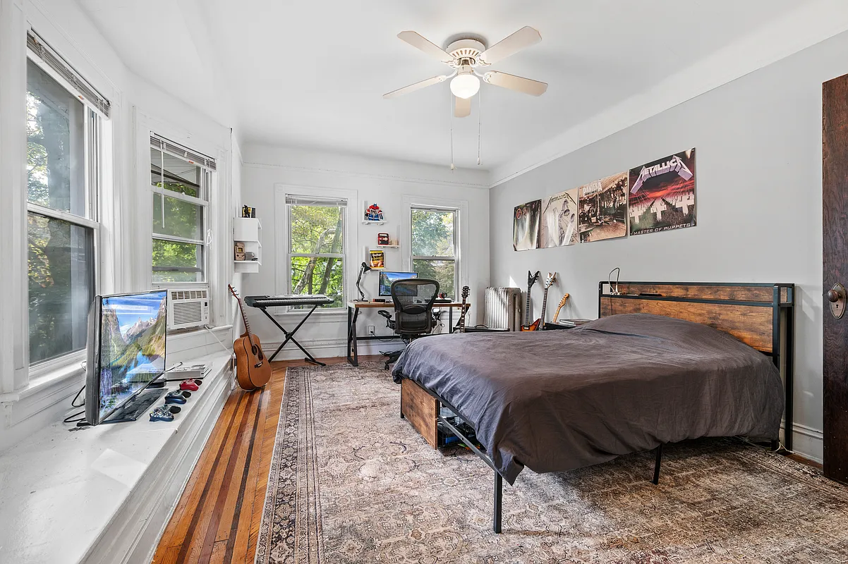 bedroom with window seat, ceiling fan