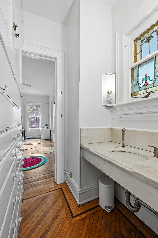 passthrough with built-ins, marble sink