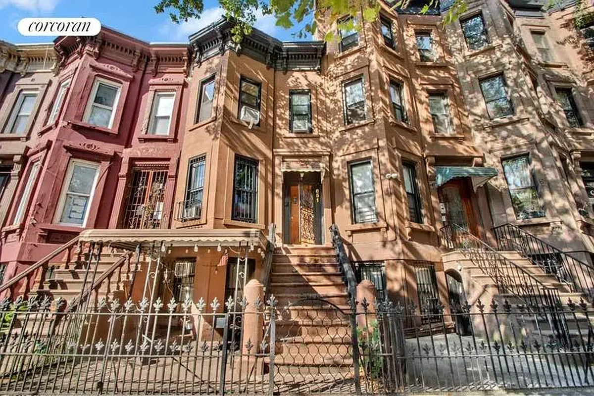 stretch of brownstones
