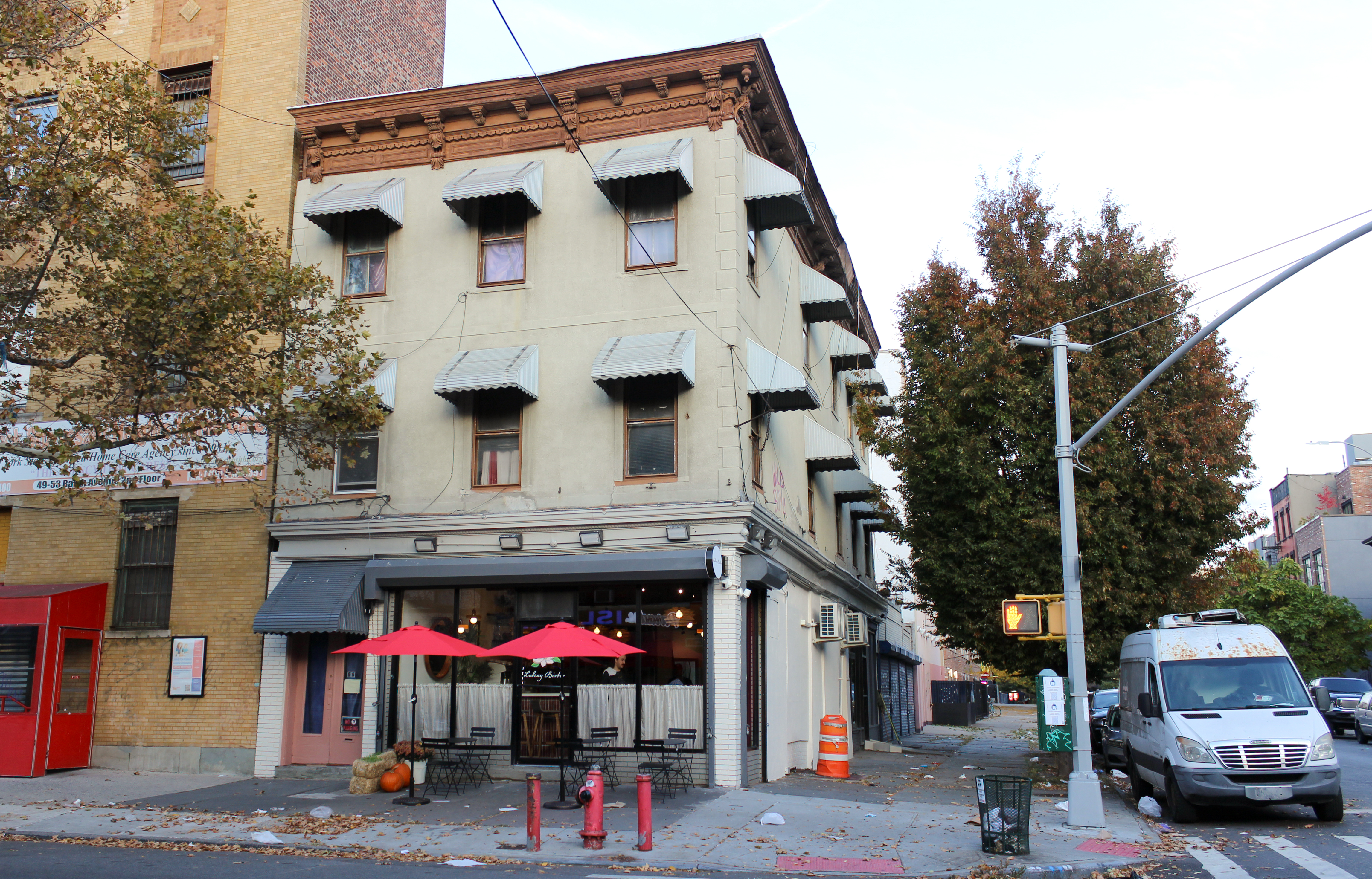 building with a restaurant on the streetlevel