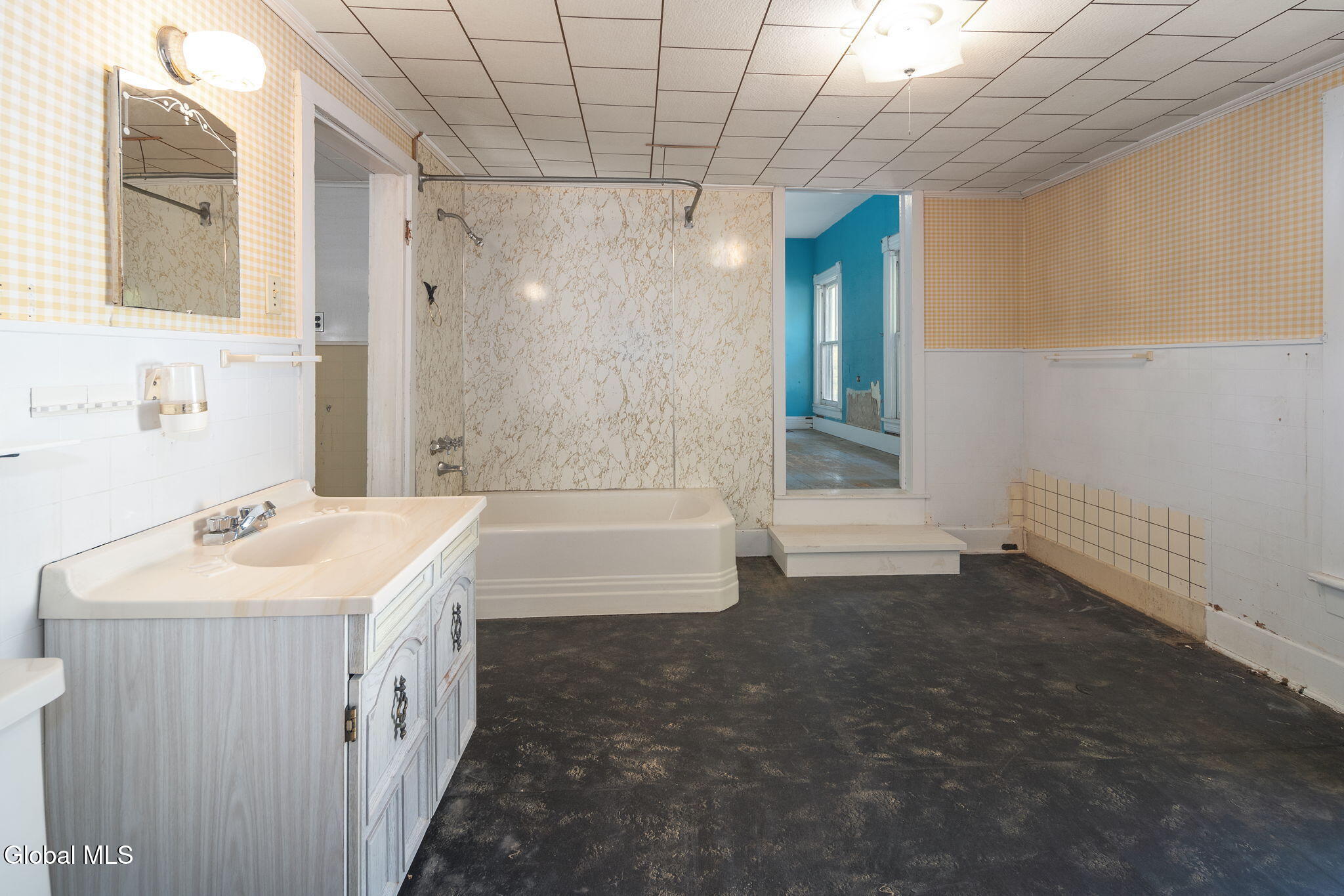 bath with white fixtures