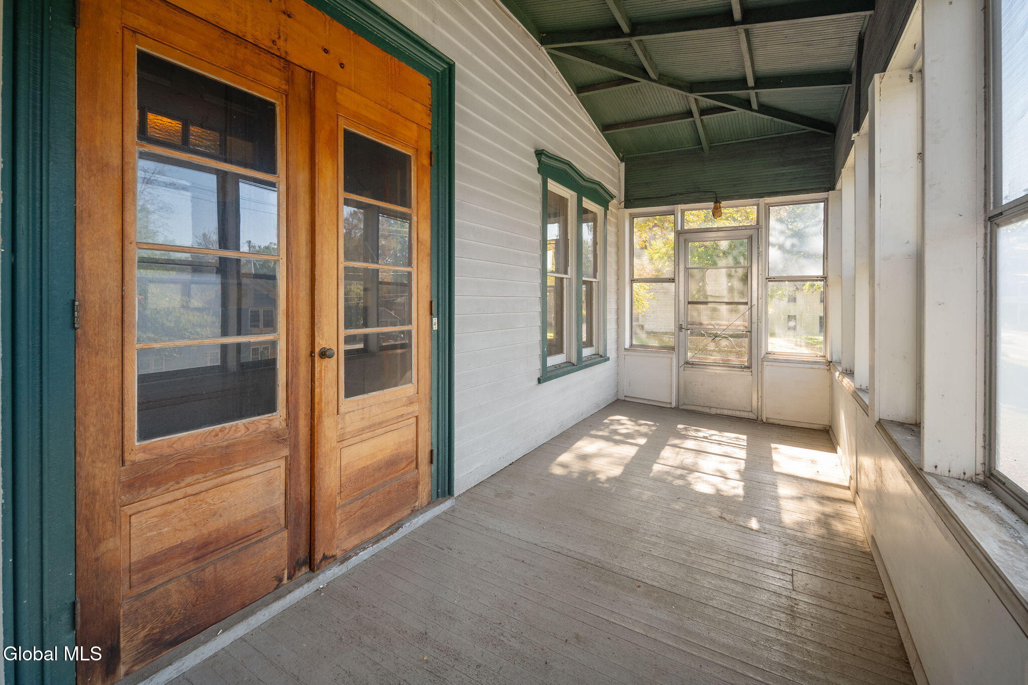 screened in front porch