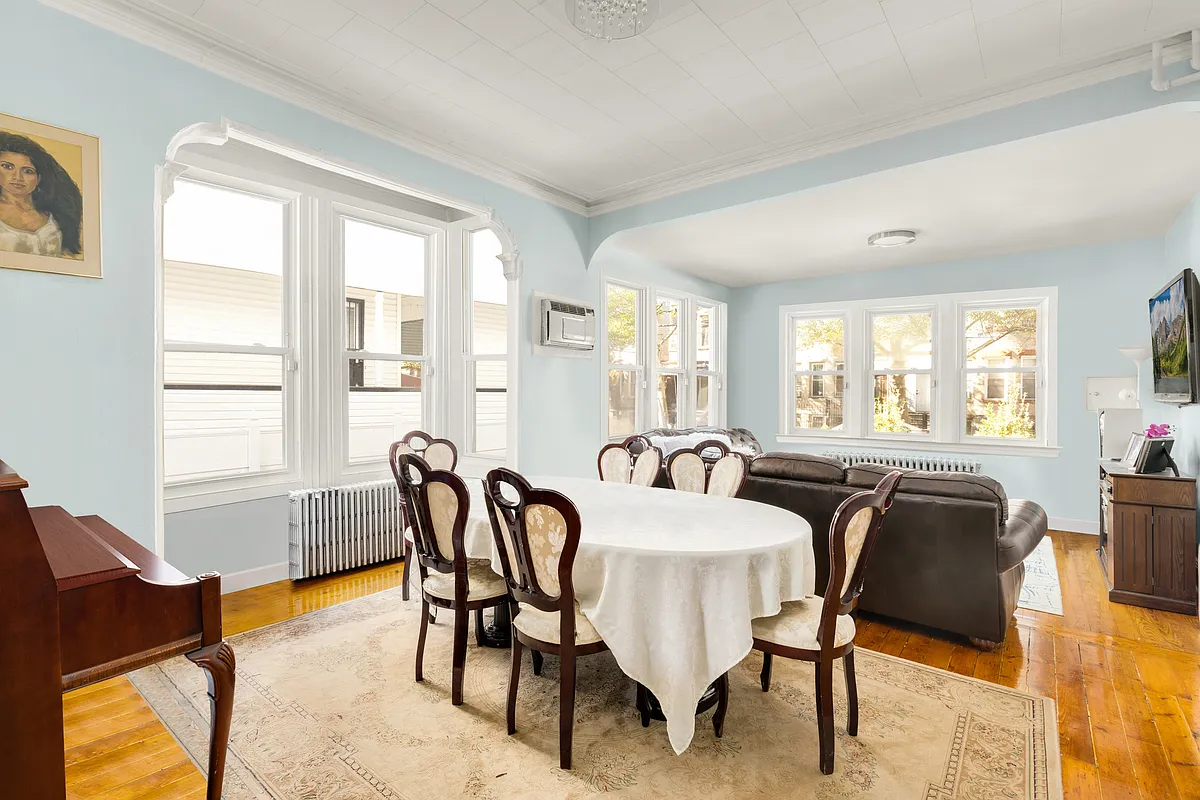 living room with arched window niche