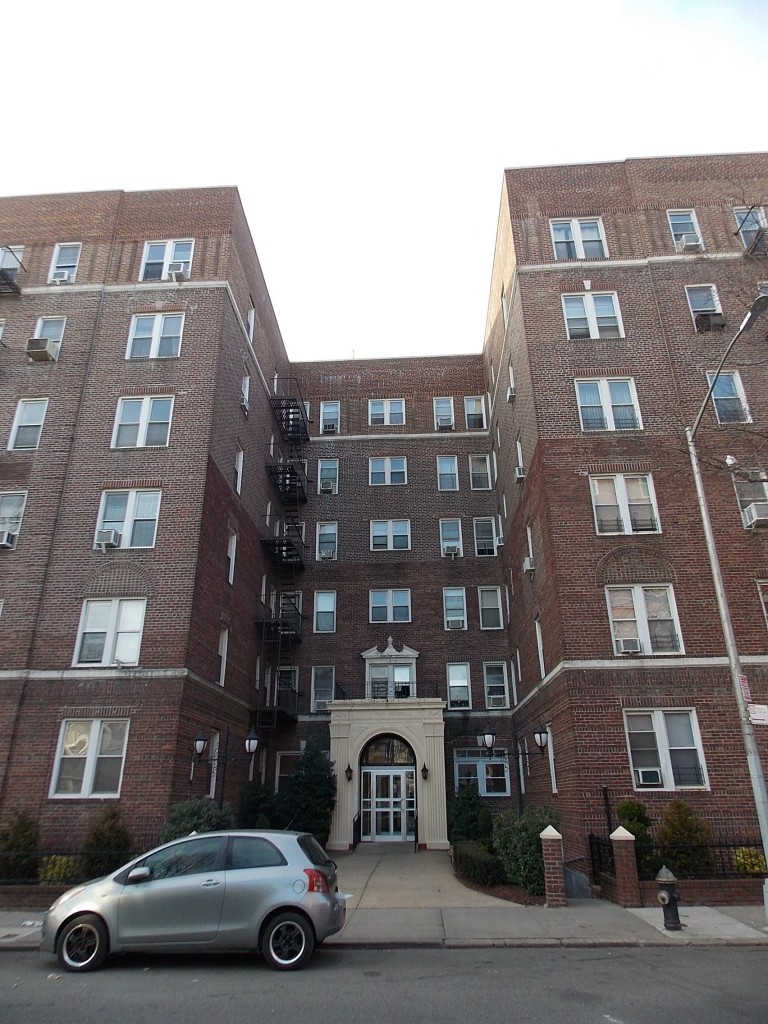 brick apartment building