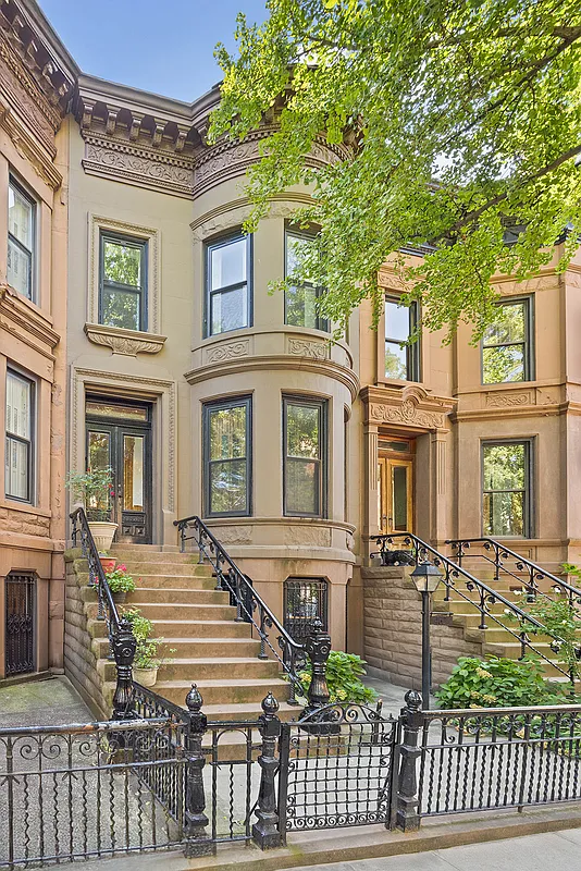 brownstone with rounded bay