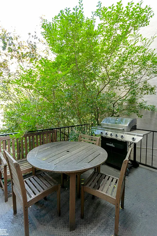 deck with room for dining