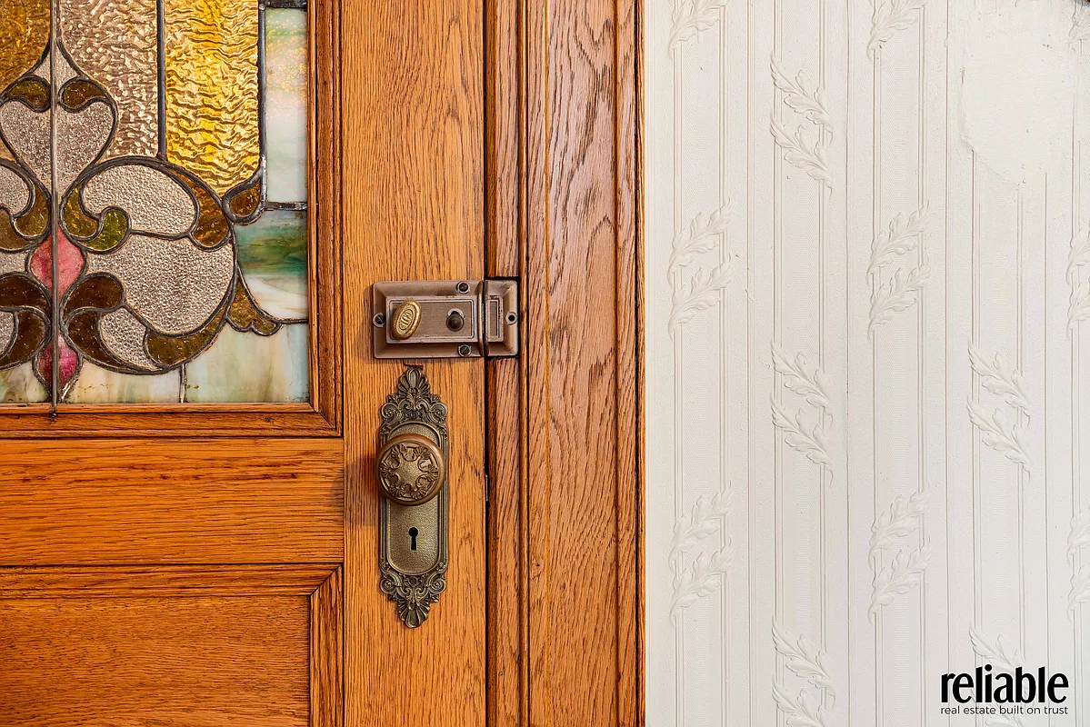 detail in dining room with stained glass in door