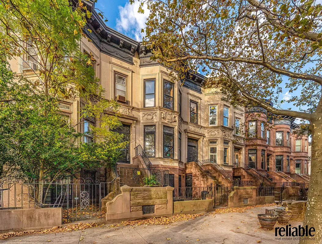 row house with angled bay
