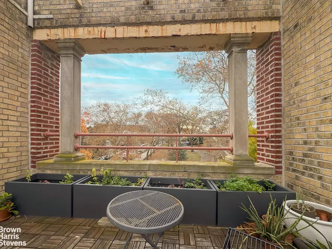 balcony with room for seating and planters
