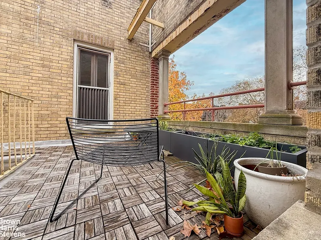 balcony with room for seating and planters
