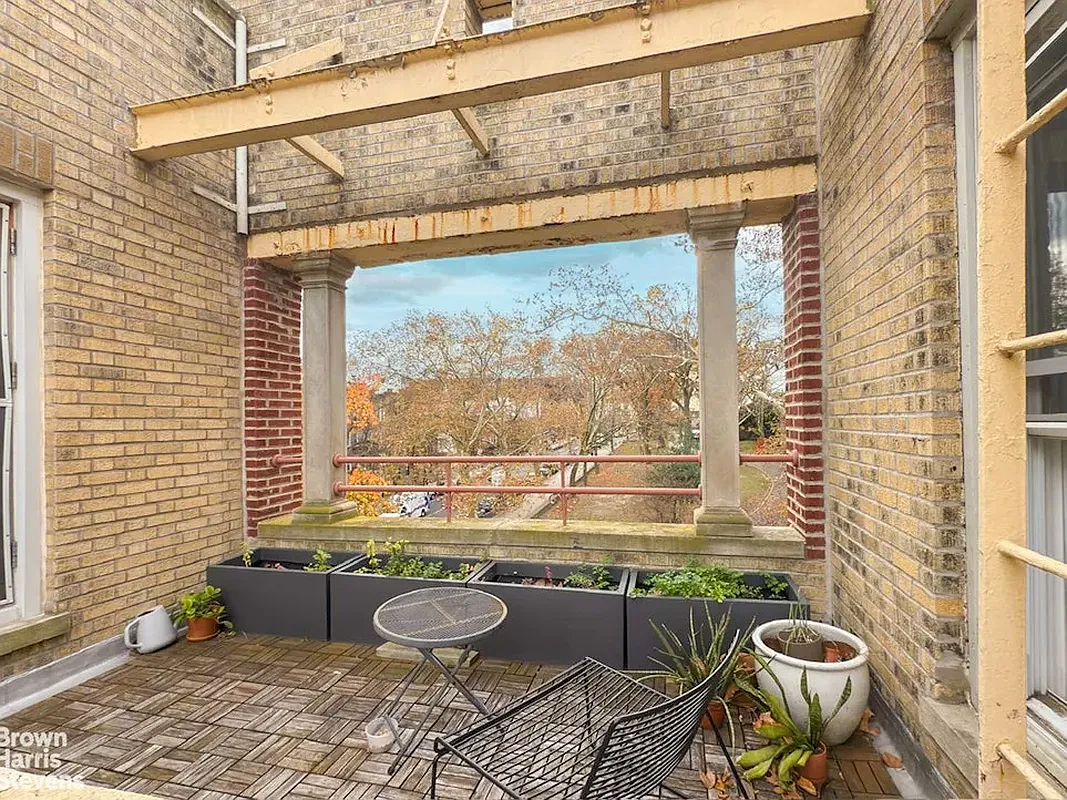 balcony with room for seating and planters