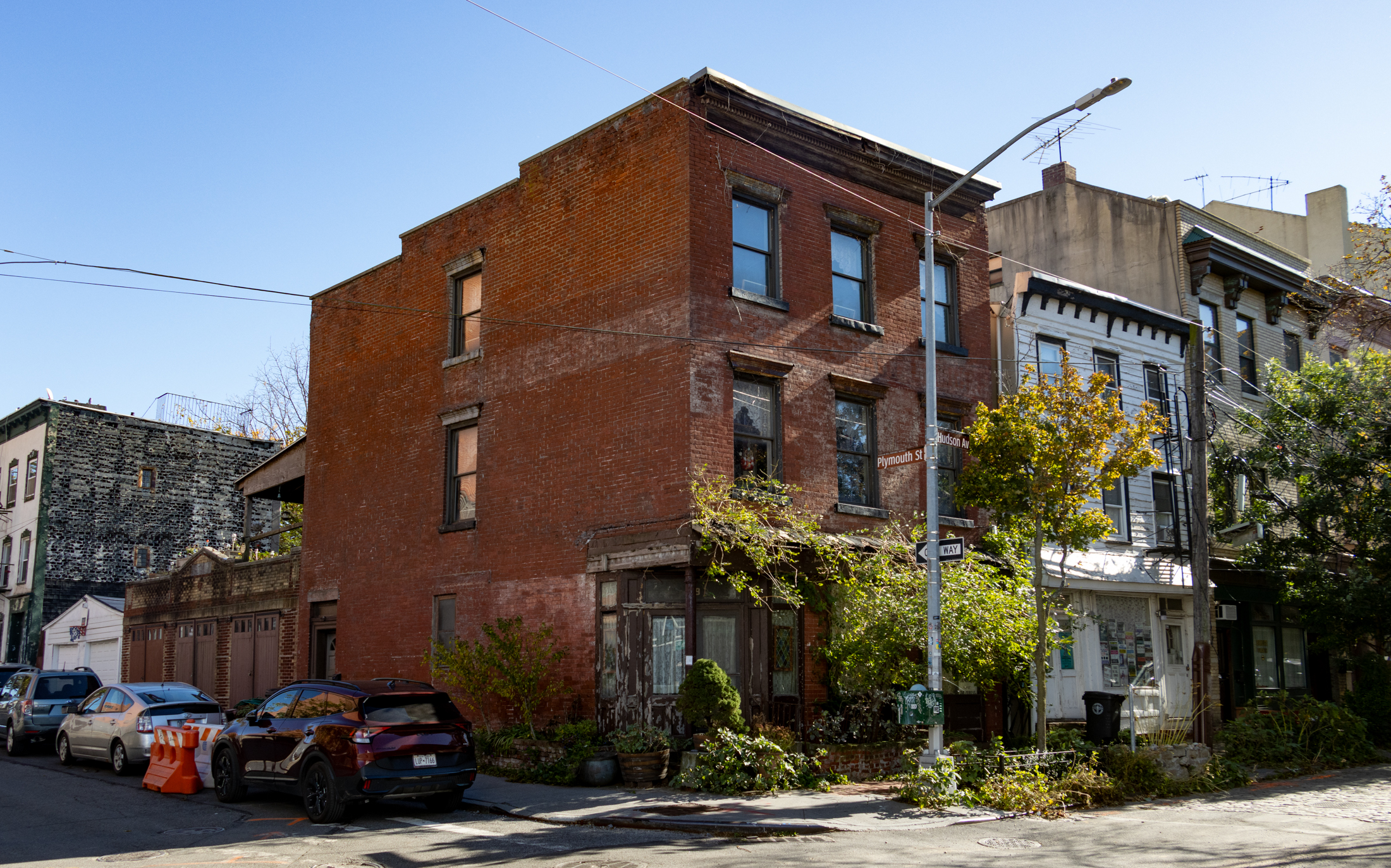 brick and wood frame buildings in vinegar hill