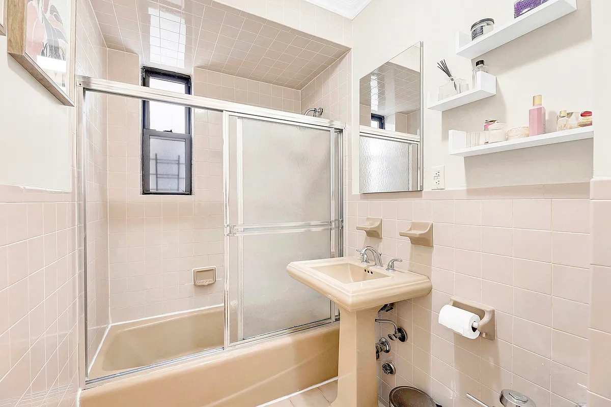 bathroom with peachy sink and bathtub
