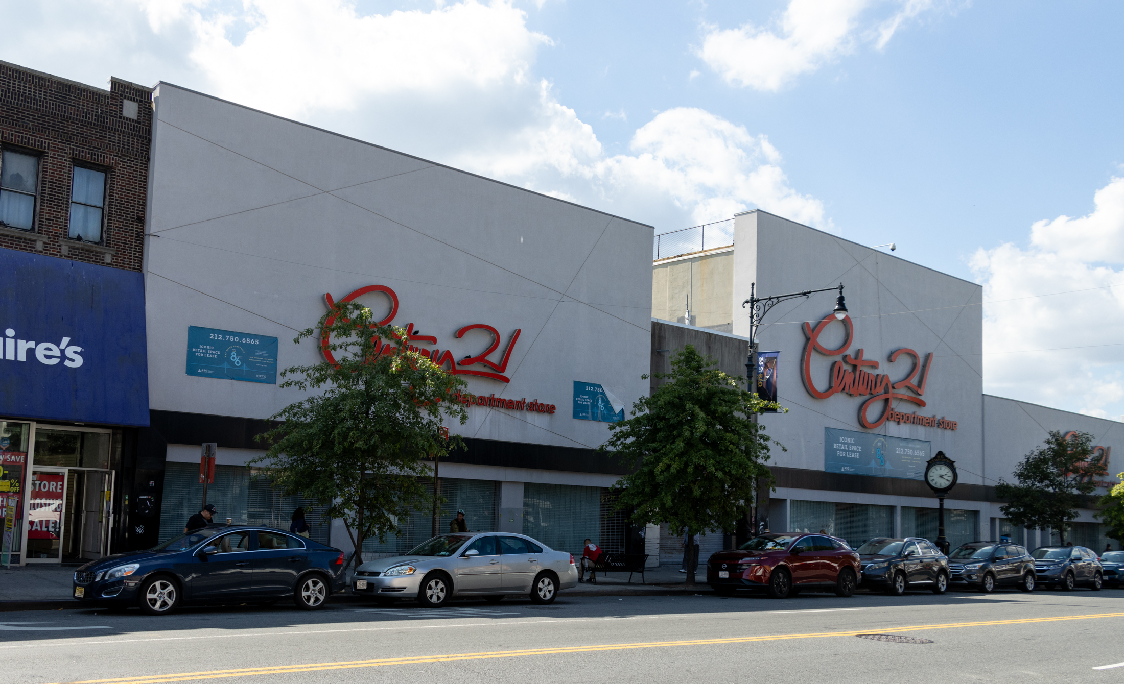 store with century 21 signage