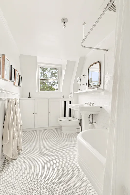 bathroom with white fixtures and tile
