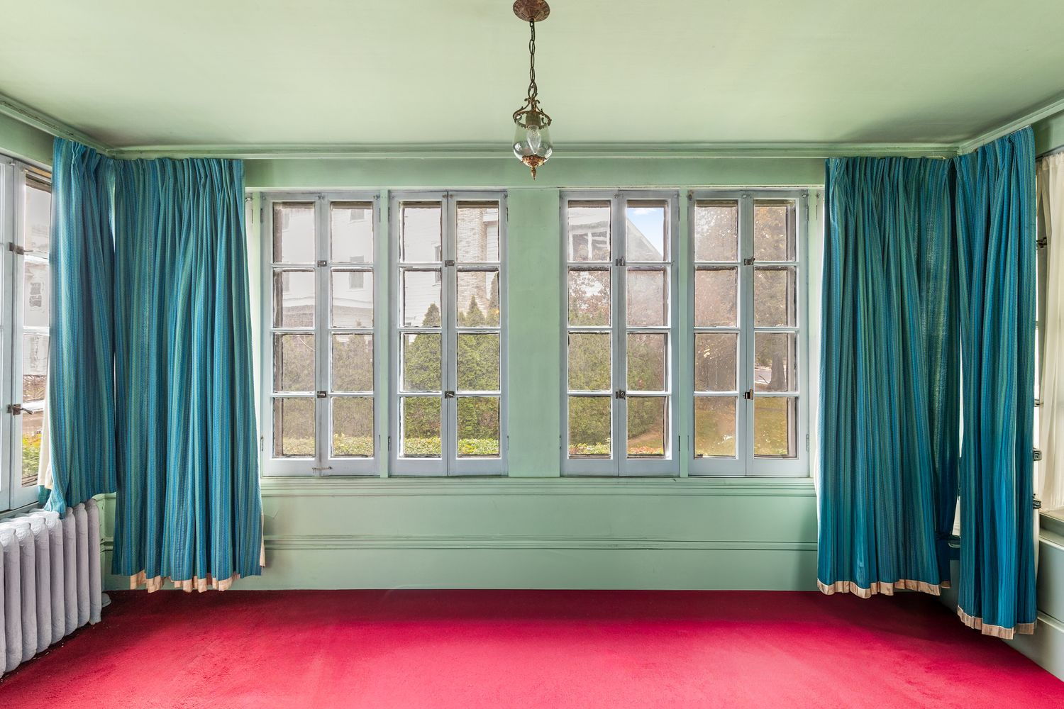 sunroom with red carpet