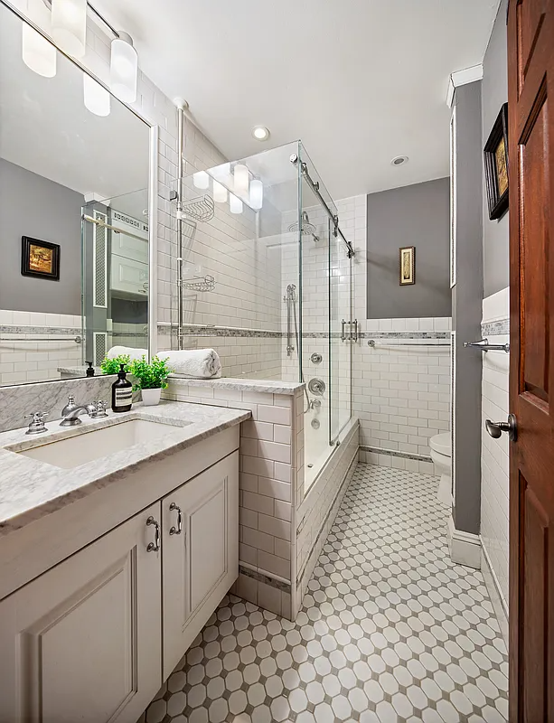 bathroom with gray and white tile