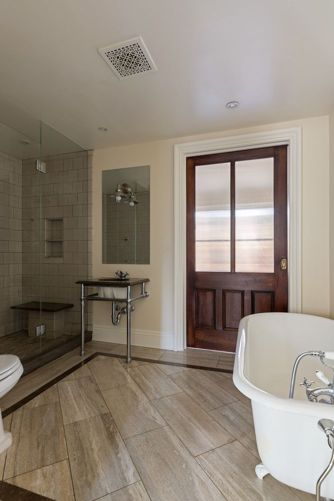 bathroom with clawfoot tub