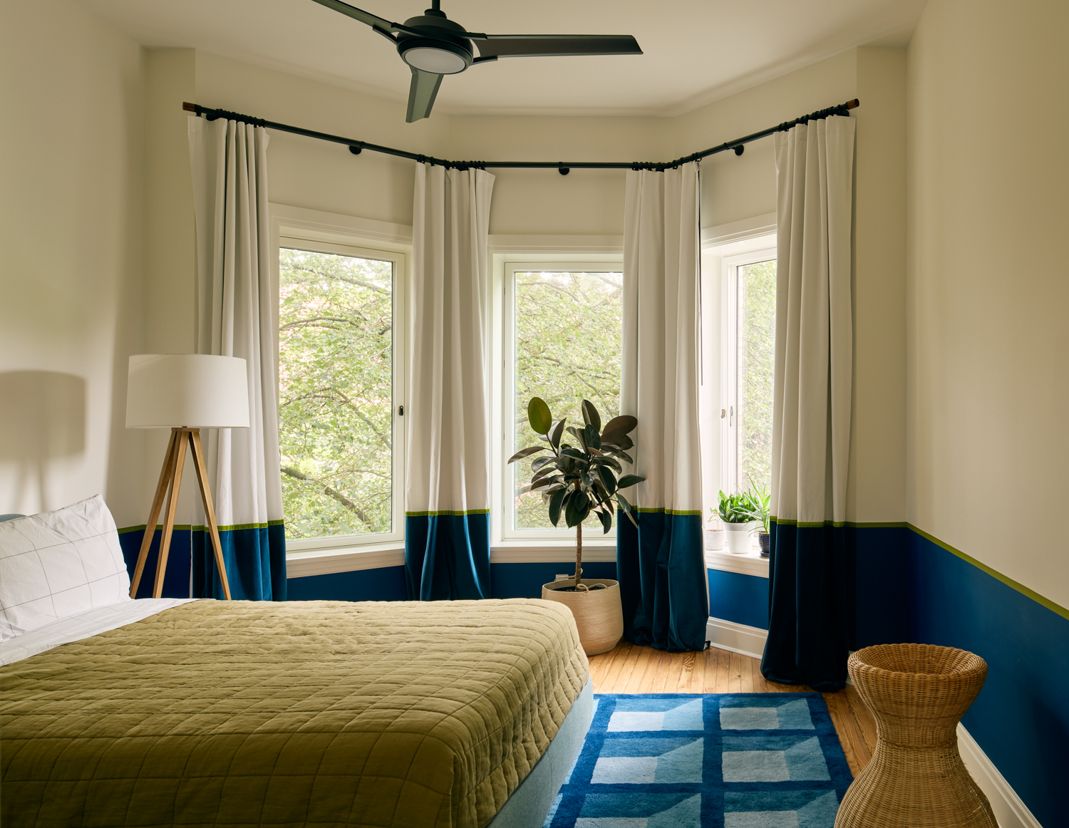 BEDROOM BAY WINDOWS GREEN SPREAD