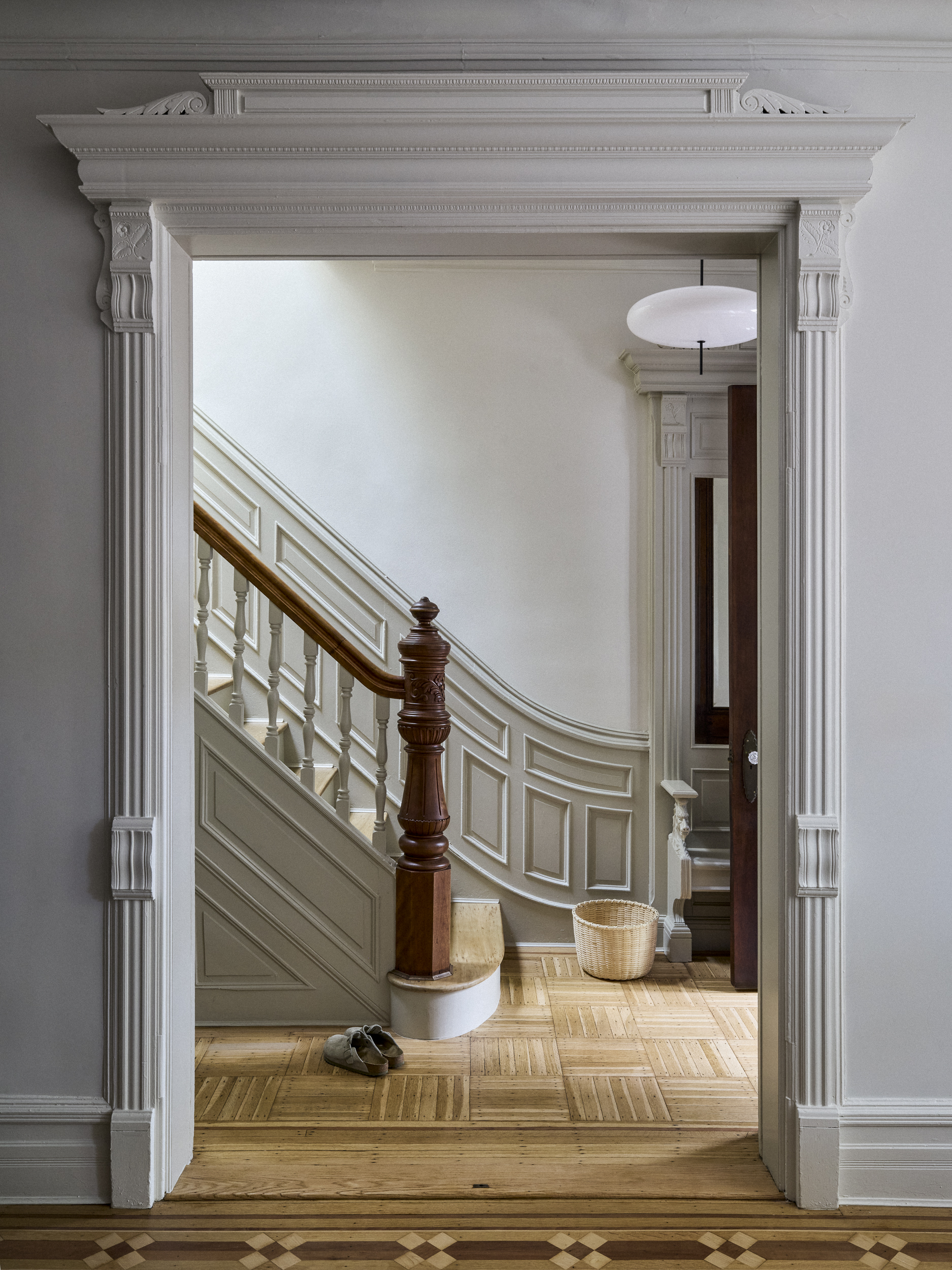 ENTRY HALL STAIRCASE