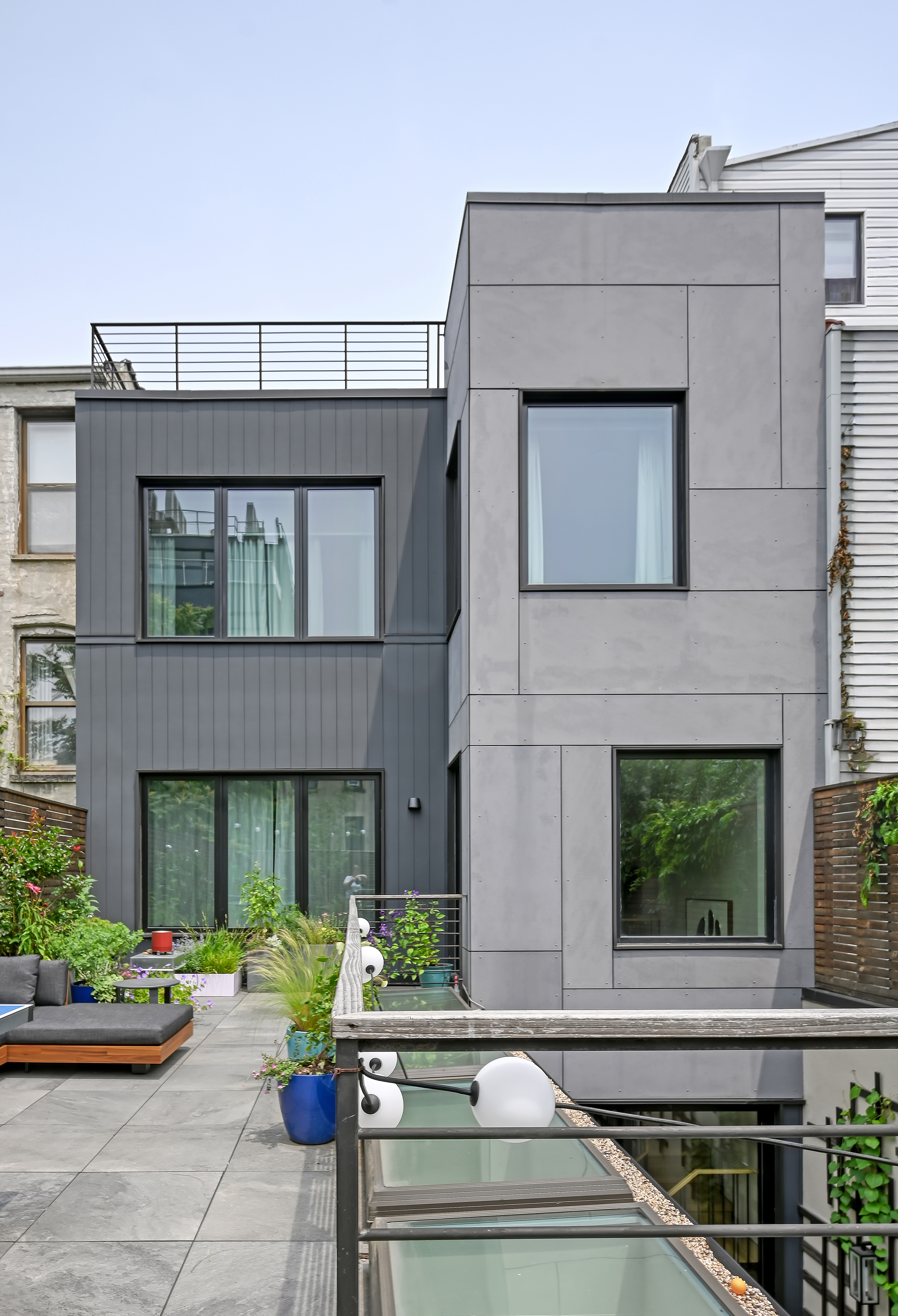 REAR FACADE TWO TONE