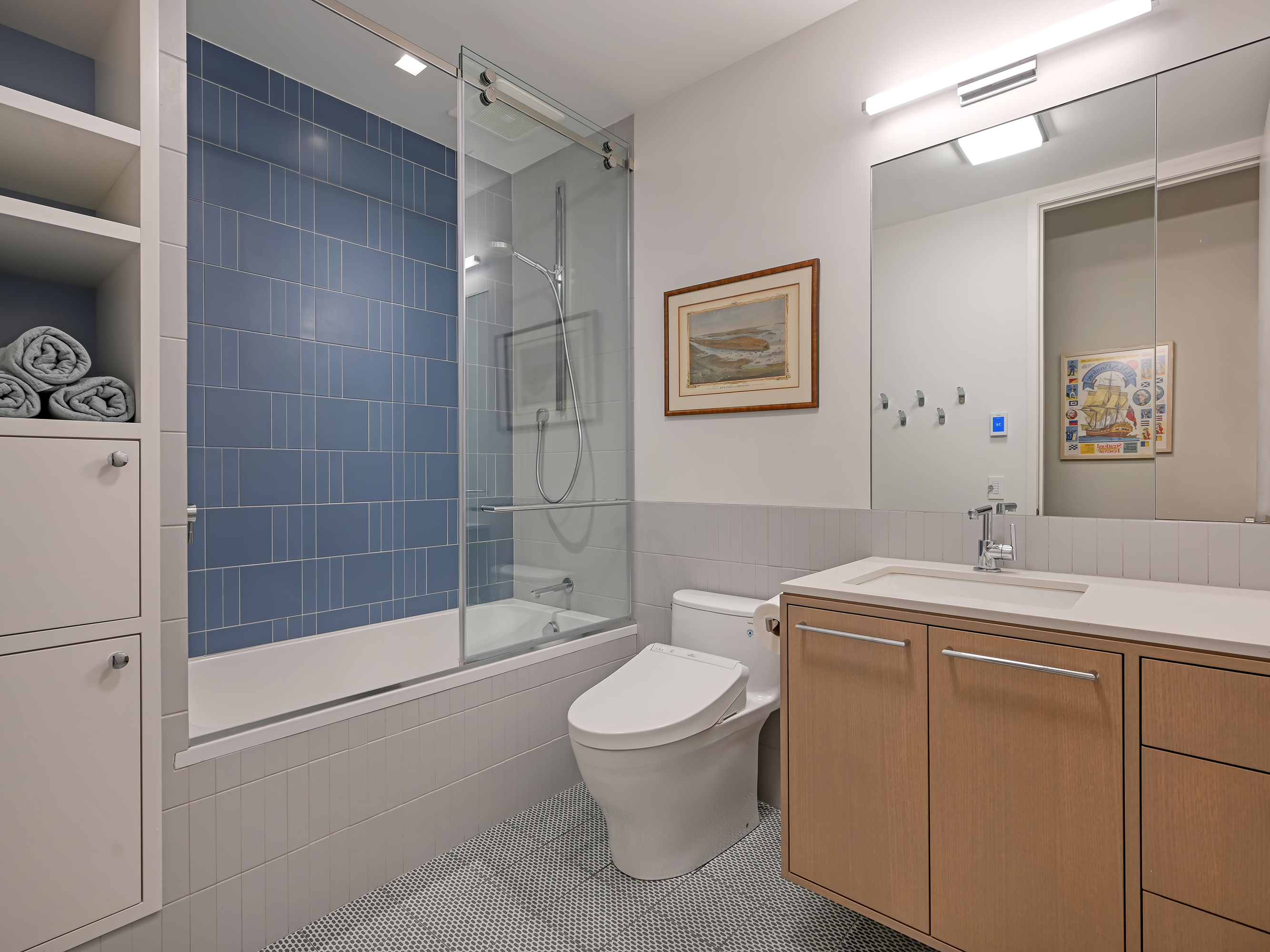 KIDS BATH BLUE TILE WALL