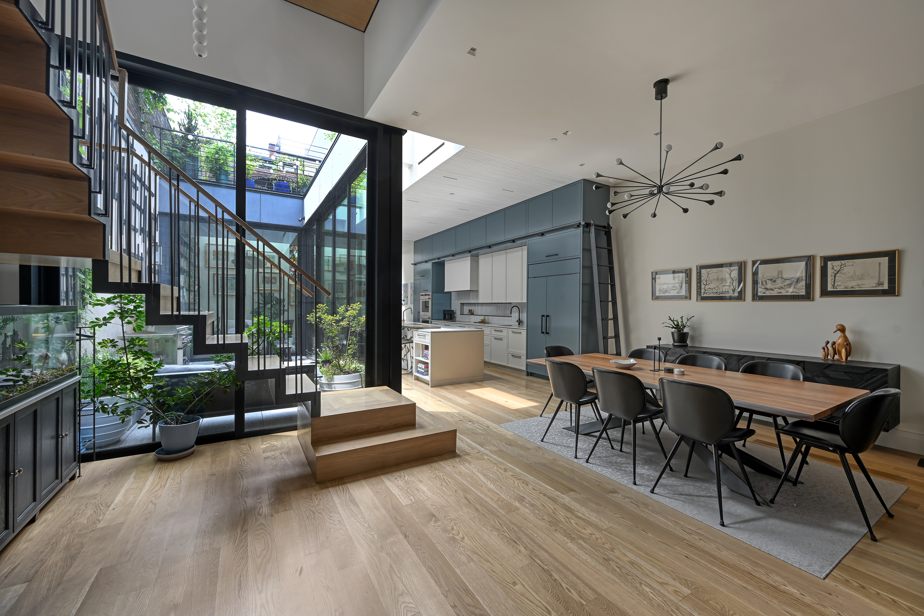 WIDE DINING RIGHT STAIRS ON LEFT