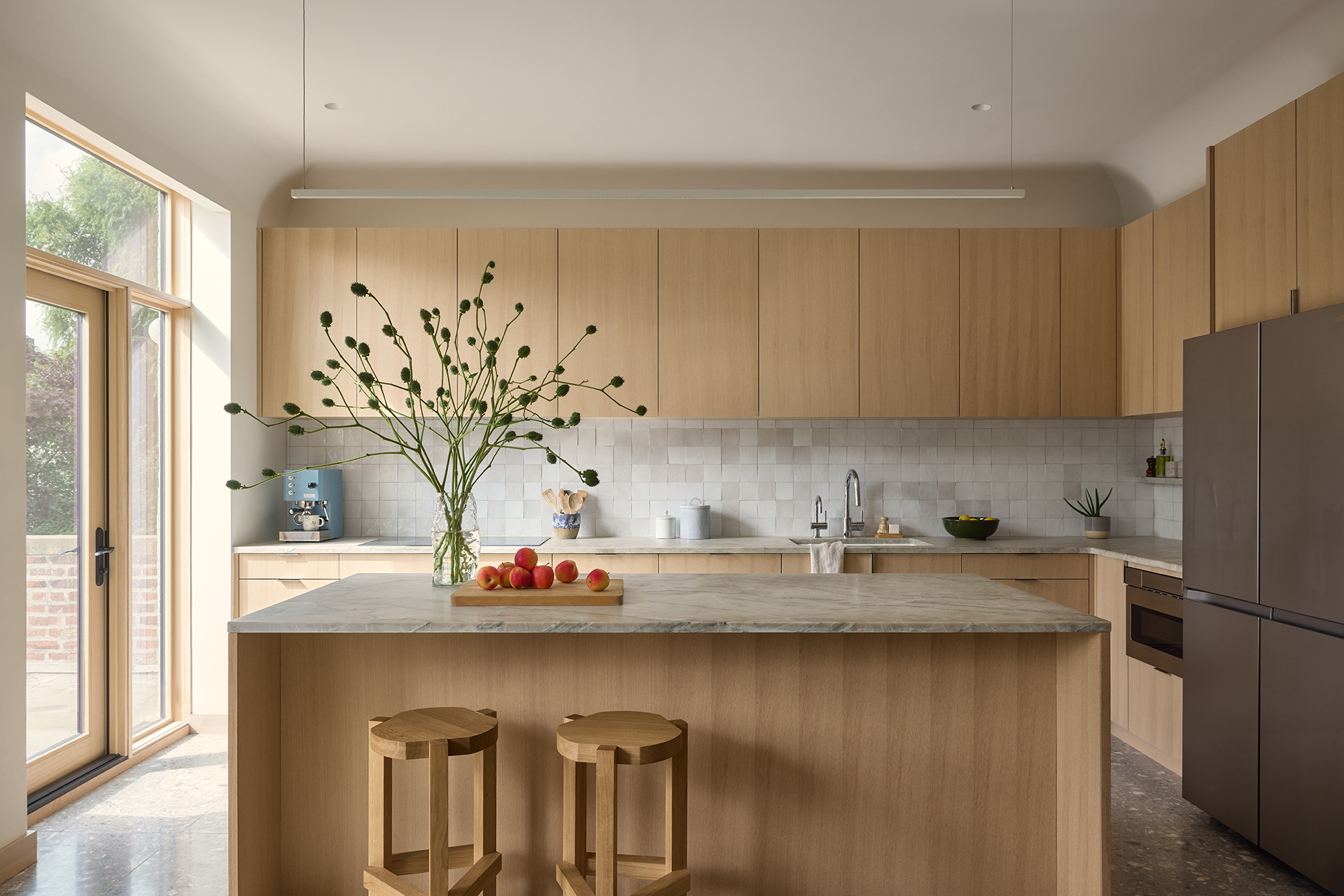 HORIZONTAL TOWARD ISLAND, SINK WALL