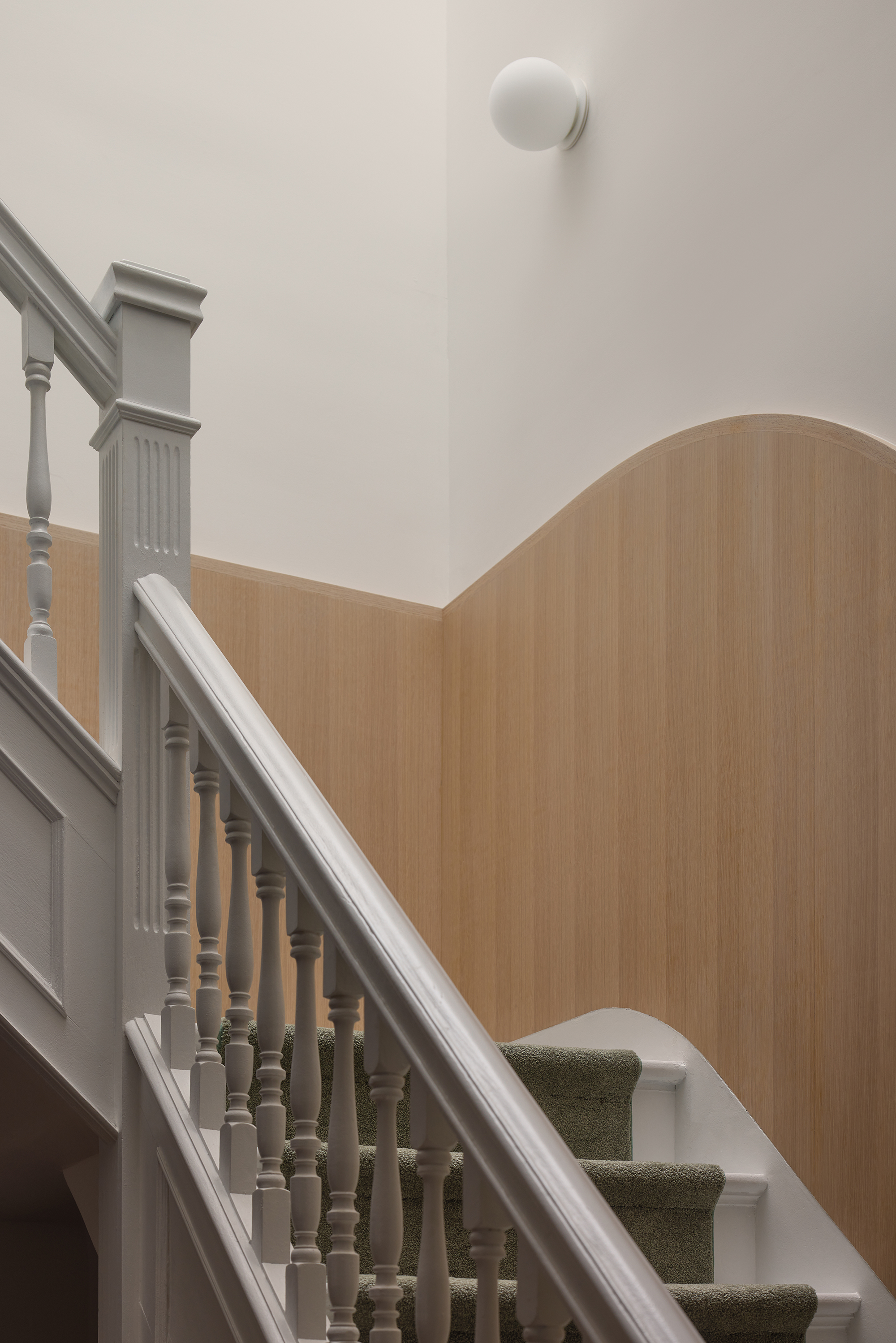 CURVED WAINSCOT MID STAIRCASE