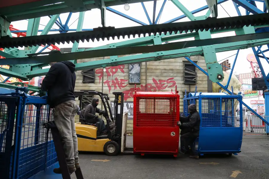 moving wonder wheel cars