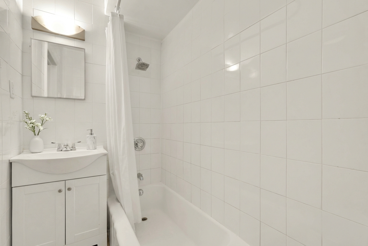 bathroom with white fixtures and tile