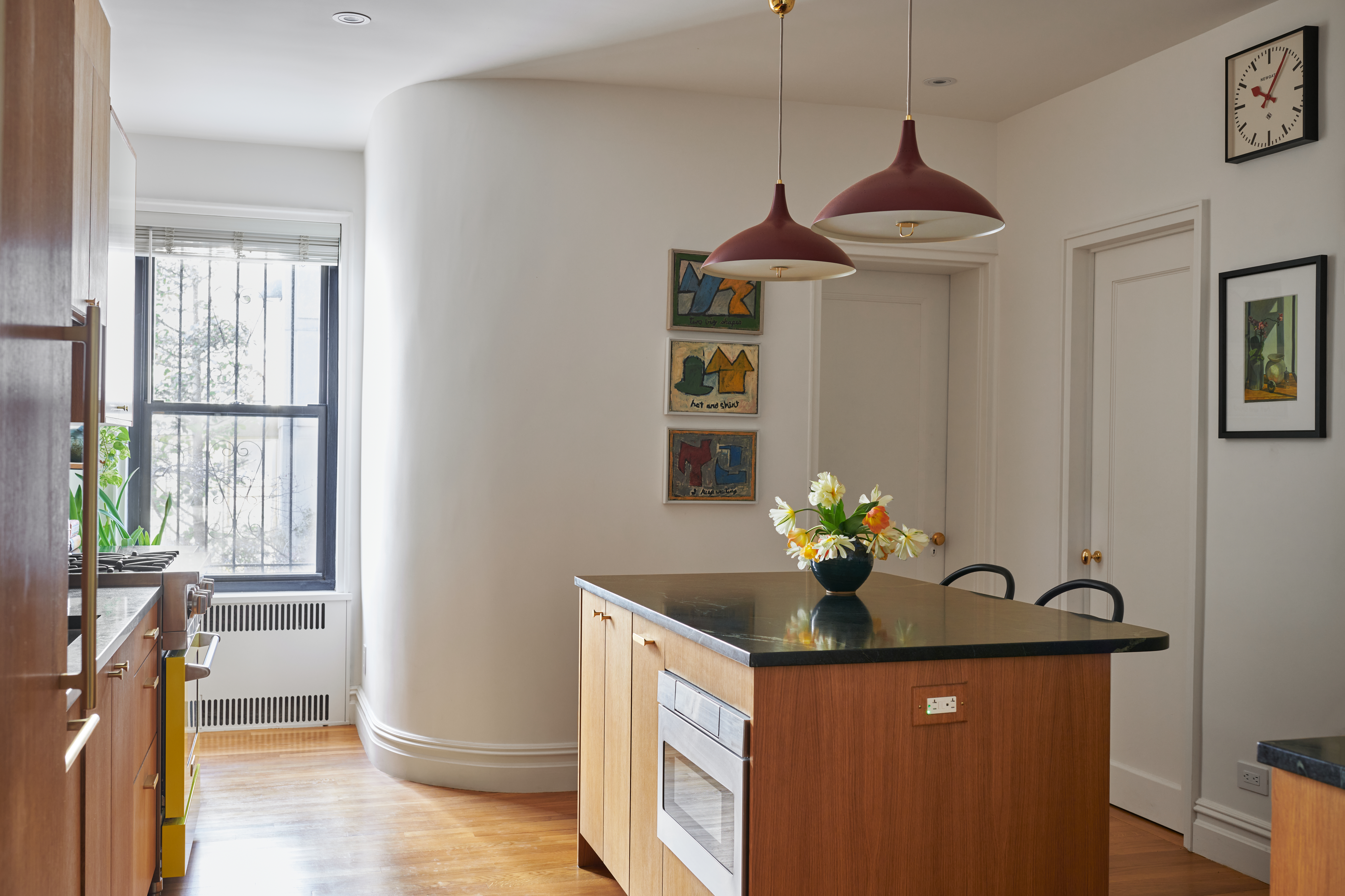 KITCHEN ISLAND WITH RED PENDANT LIGHTS