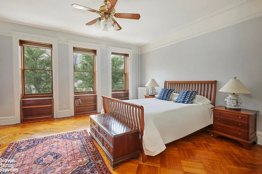 bedroom with wood floor, ceiling fan