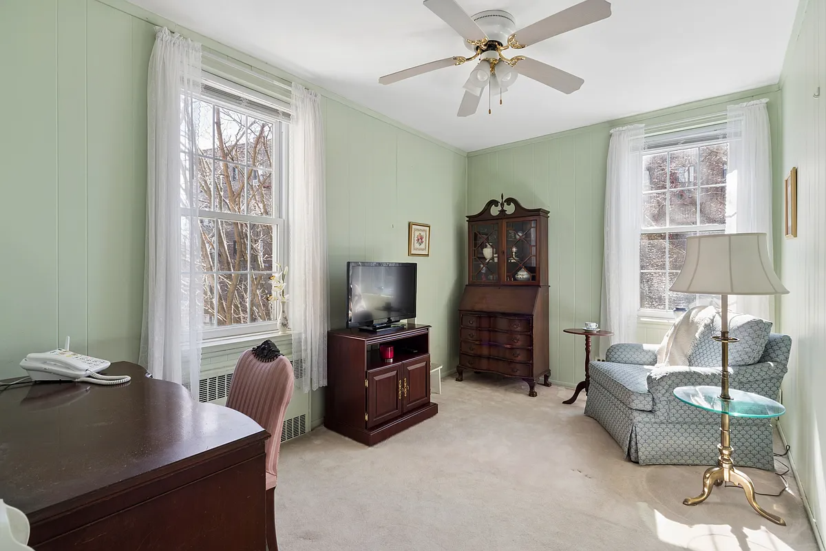 bedroom with cream carpet, ceiling fan