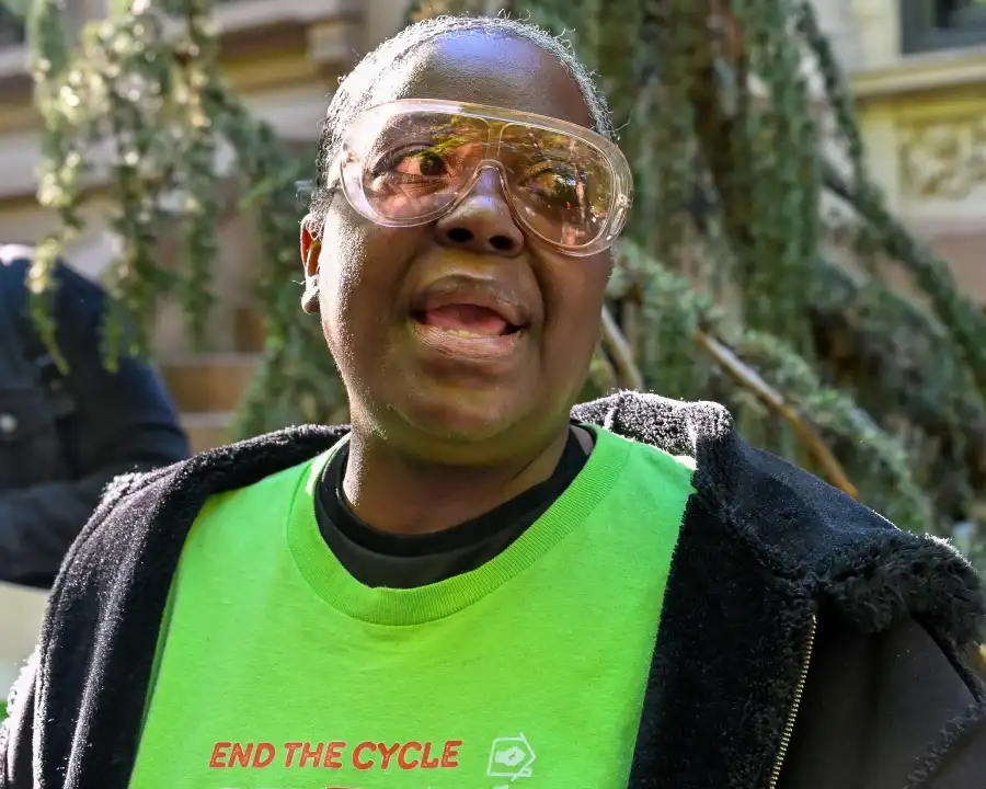 brooklynite with a tshirt printed with "end the cycle"