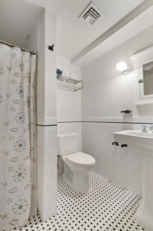 bathroom with white fixtures and tile