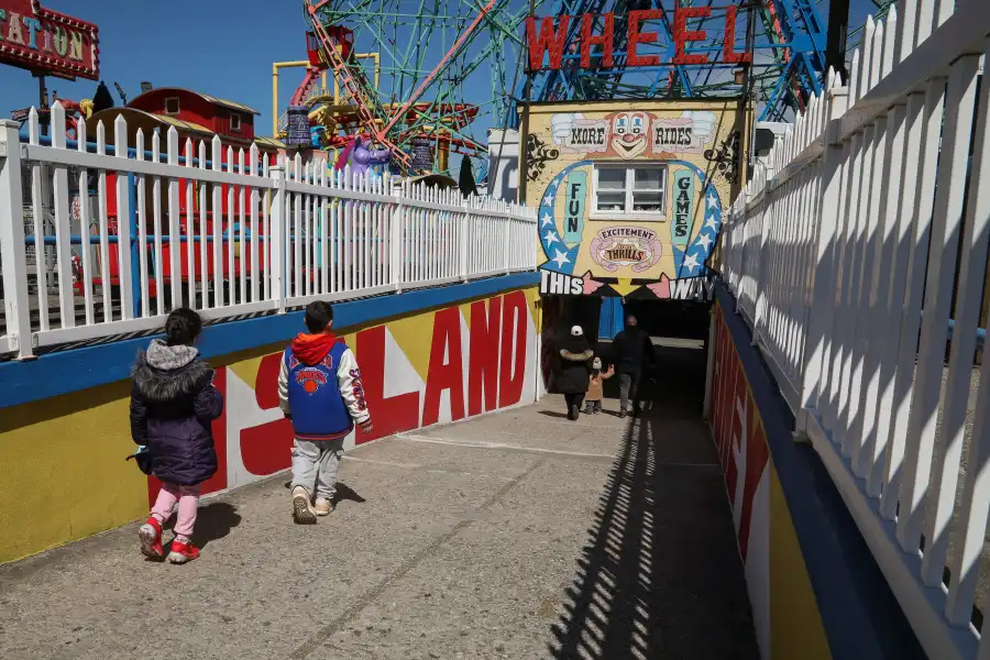 people walking to the wonder wheel