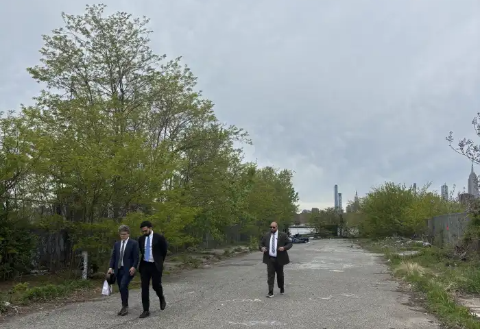 restler and the mayor walking on a path