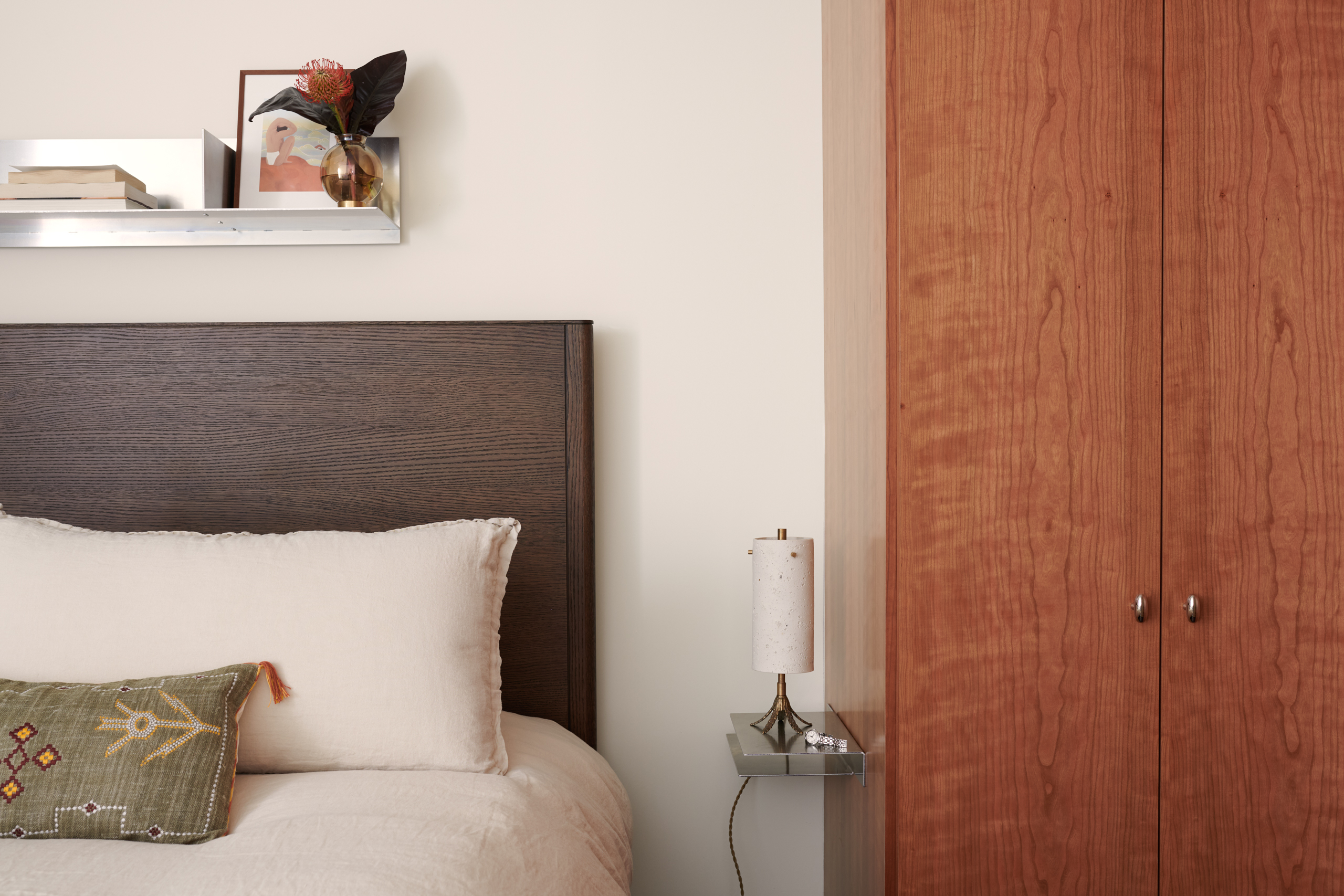 BEDROOM HEADBOARD CLOSET