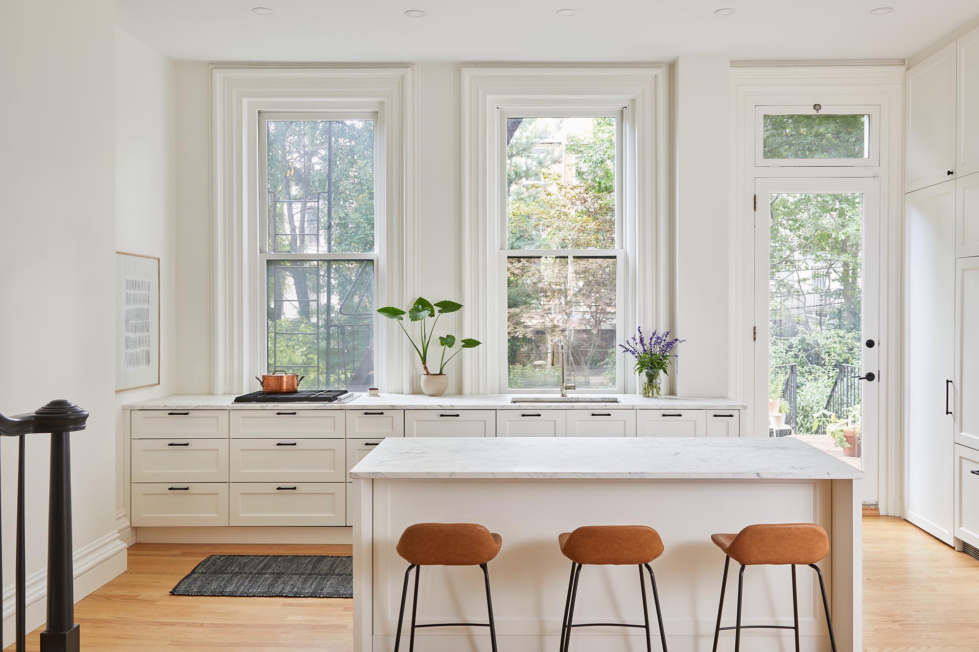 KITCHEN WITH ISLAND AND GLASS WALL